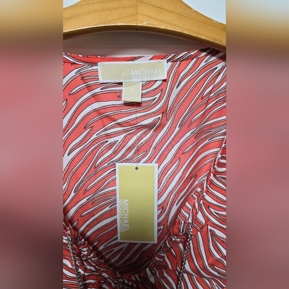 NWT Michael Kors top with chain detail. - Picture 4 of 6